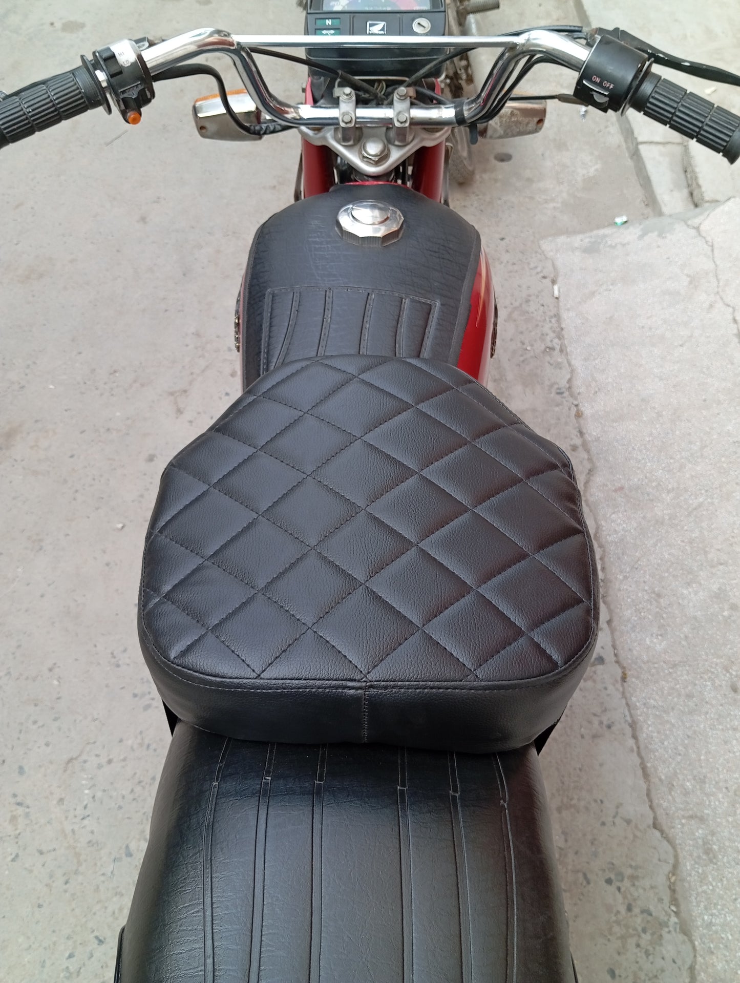 Motorcycle Seat Cushion – Compatible with Honda CD 70, CG 125/150, China 70, Suzuki, Yamaha.